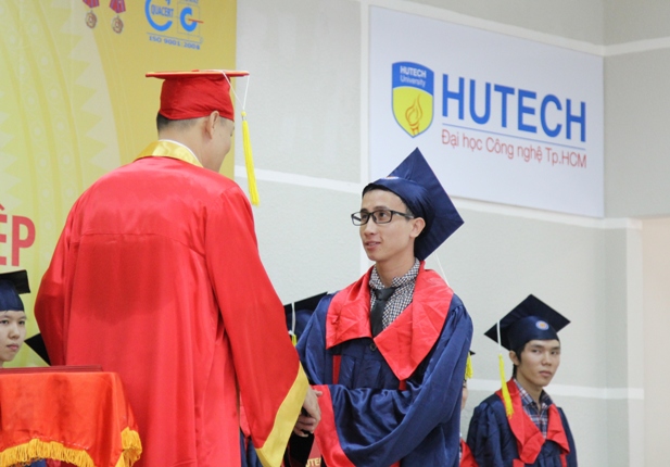 HUTECH tổ chức Lễ tốt nghiệp cho sinh viên Cao đẳng thực hành khóa 2012 81