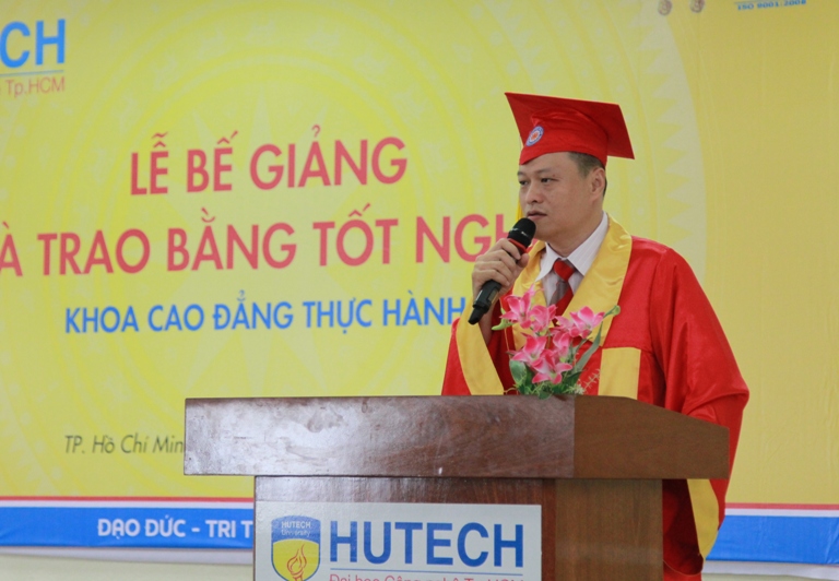 HUTECH trao bằng tốt nghiệp cho sinh viên Cao đẳng thực hành