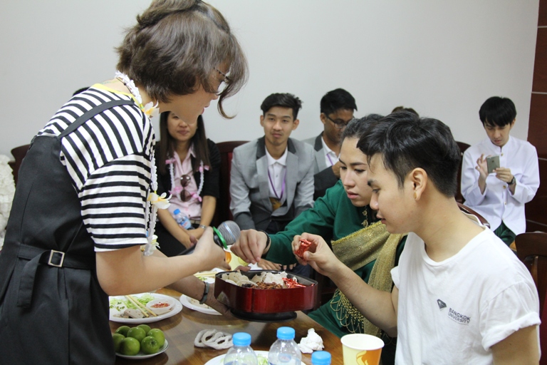 phong phú sắc màu ẩm thực tại buổi giao lưu SV Việt - Thái