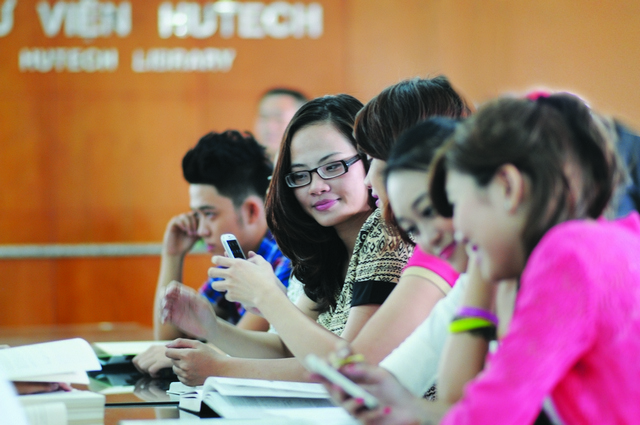 Sinh viên HUTECH cập nhật thông tin đóng học phí Học kỳ II năm học 2015 - 2016 7