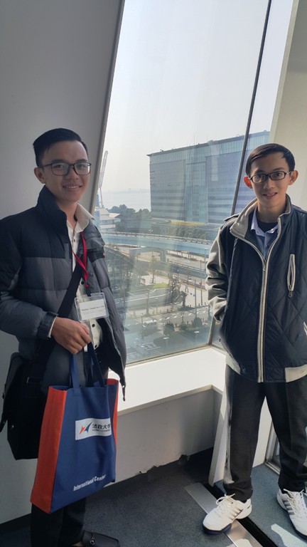 gặp lại 2 sinh viên HUTECH trở về từ chuyến tham gia ĐH Hosei