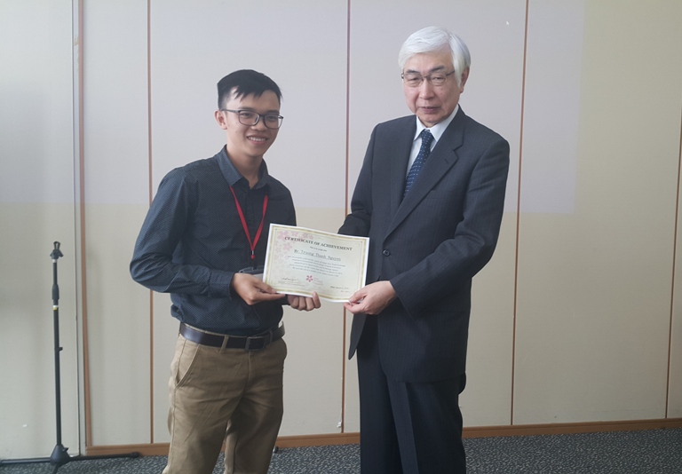 gặp lại 2 sinh viên HUTECH trở về từ chuyến tham quan ĐH Hosei