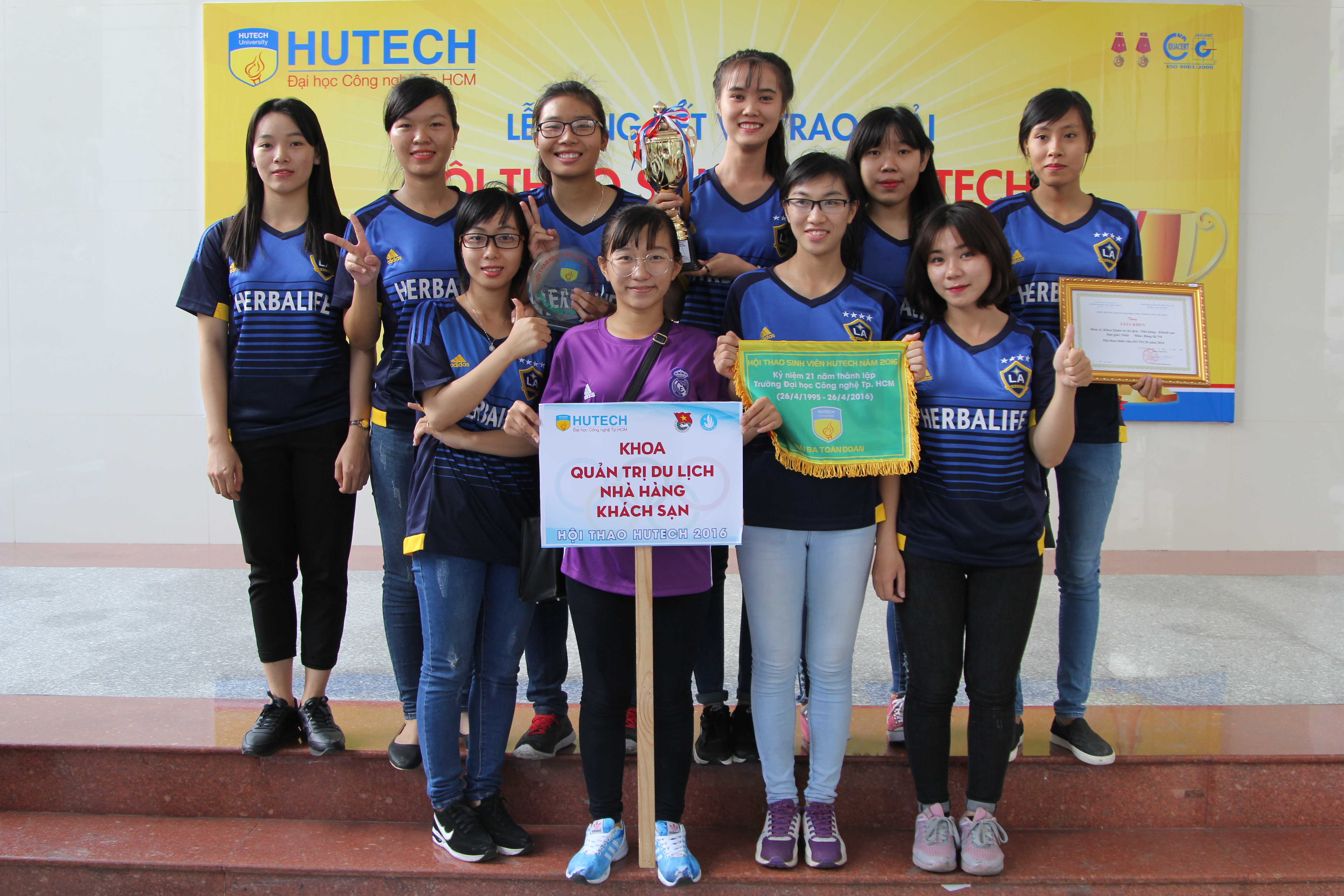 The Faculty of Accounting, Finance and Banking finishes first overall in the 2016 HUTECH Student Sports Fest 62