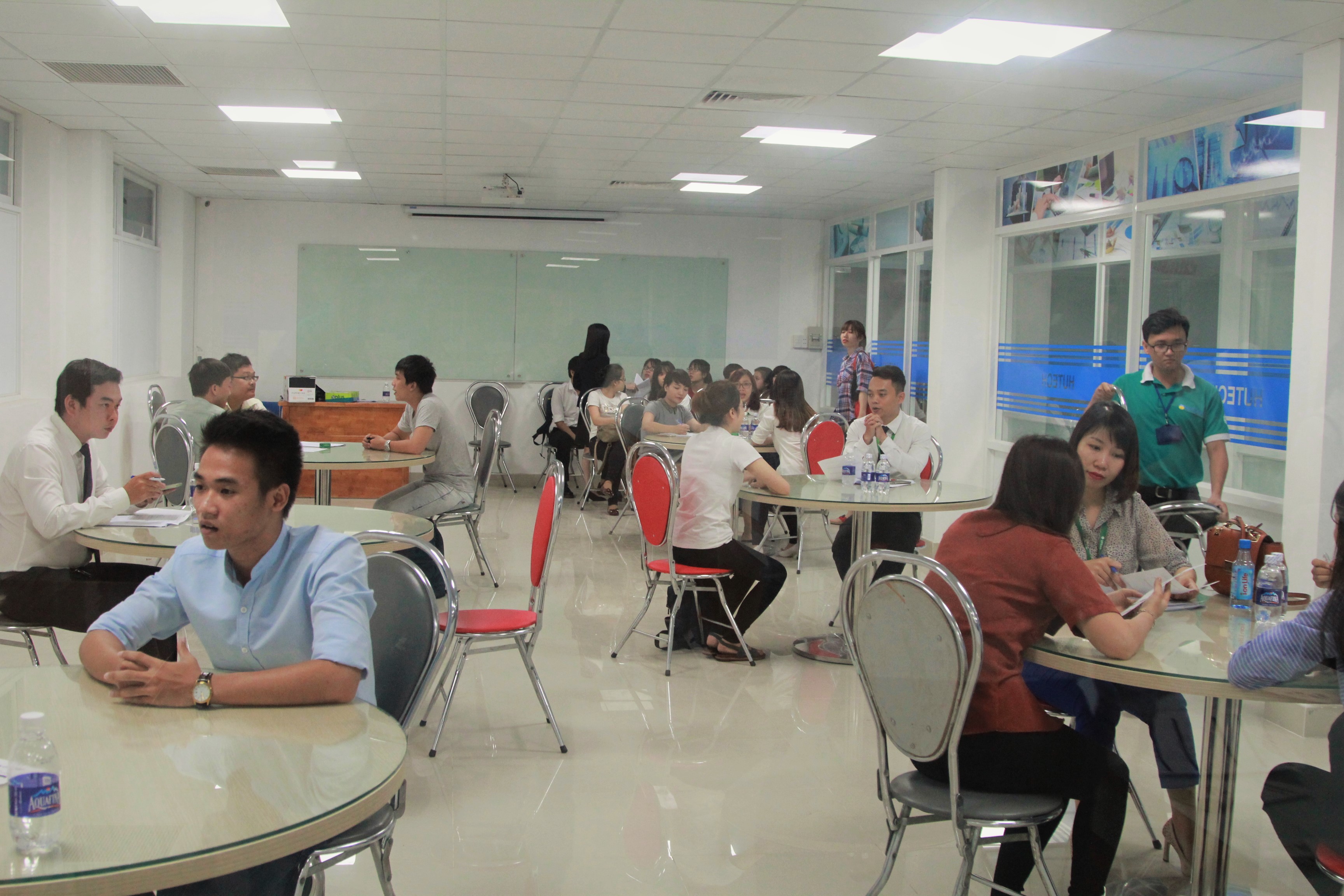 Nắm bắt cơ hội tuyển dụng để “Khởi nghiệp cùng VP Bank 2016” 47