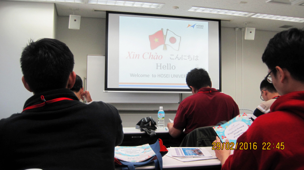 gặp lại 2 sinh viên HUTECH trở về từ chuyến tham quan ĐH Hosei