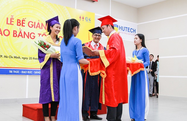 Graduation Ceremony at HUTECH 32