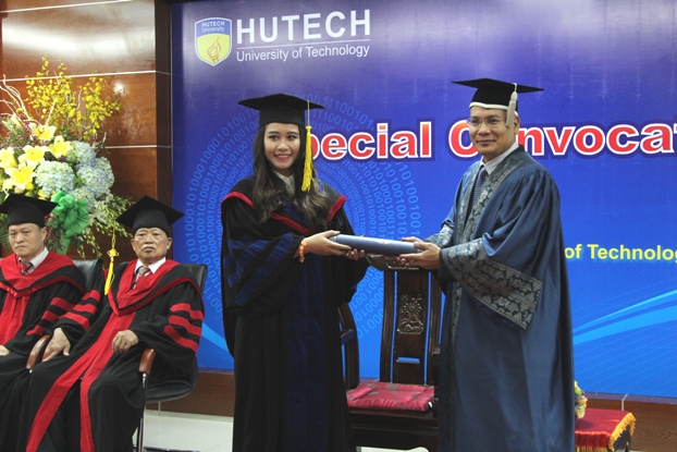 Trang trọng Lễ trao bằng Cử nhân, Thạc sĩ Quản trị kinh doanh Đại học Mở Malaysia 9