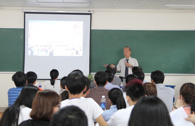 Giáo sư Đại học Waseda (Nhật Bản) nói chuyện chuyên đề cùng sinh viên HUTECH 7