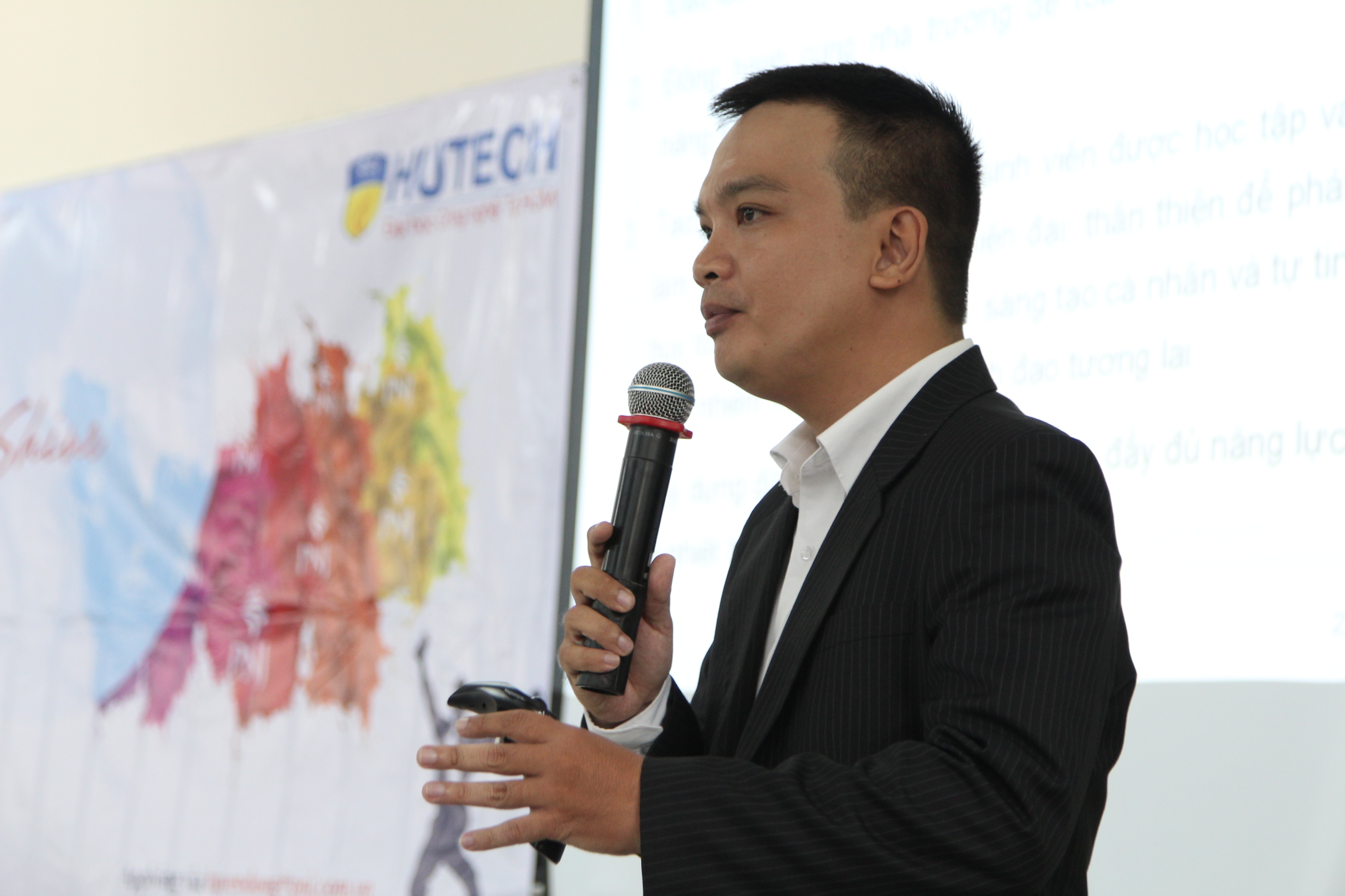 Hào hứng với talkshow “Let Yours Shine with PNJ” 16