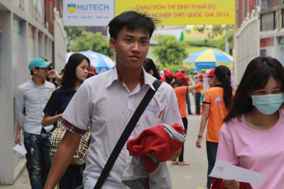 Thi Ngữ văn 180 phút: "Đã ráng đọc rất nhiều tin tức xã hội" 9