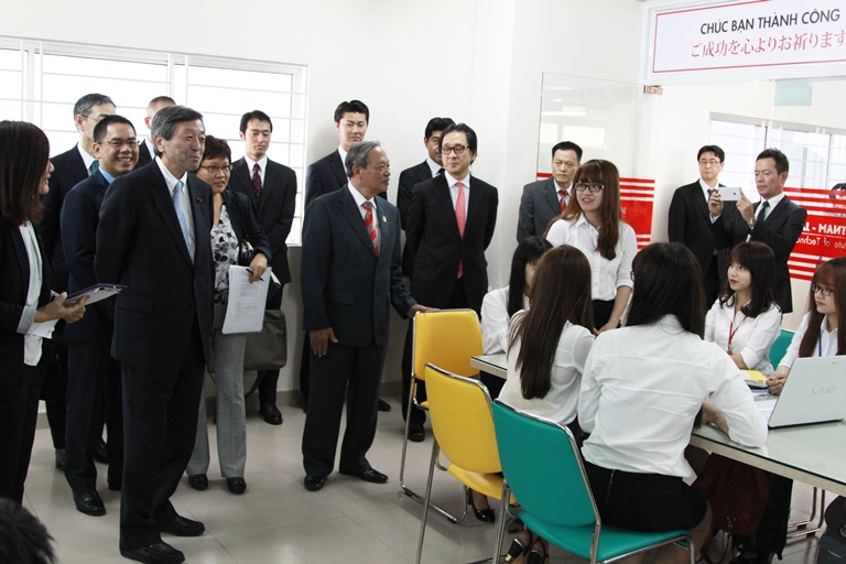 HUTECH vinh dự đón tiếp Bộ trưởng Bộ Kinh tế, Thương mại và Công nghiệp Nhật Bản 13