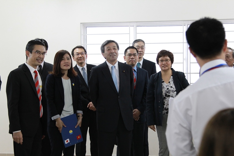 HUTECH vinh dự đón tiếp Bộ trưởng Bộ Kinh tế, Thương mại và Công nghiệp Nhật Bản 21