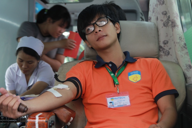 Sinh viên HUTECH hiến gần 1000 đơn vị máu trong ngày hội hiến máu tình nguyện 83