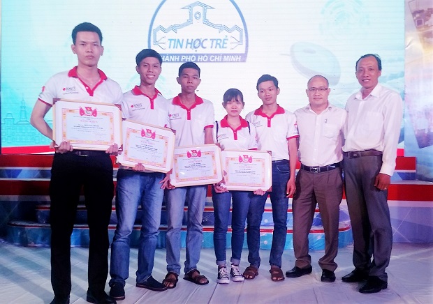 HUTECH giành được 2 giải thưởng Hội thi tin học trẻ TPHCM 21