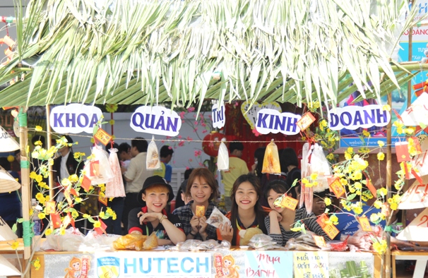 Mạch xuân phơi phới tại Hội xuân HUTECH 2016 “Vui cùng Tết Việt” 125