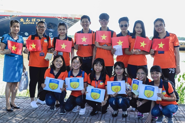 Sinh viên HUTECH tham gia lễ tiễn tàu Thanh niên Đông Nam Á 2016 (SSEAYP) 20