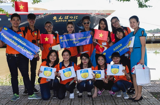 Sinh viên HUTECH tham gia lễ tiễn tàu Thanh niên Đông Nam Á 2016 (SSEAYP) 4