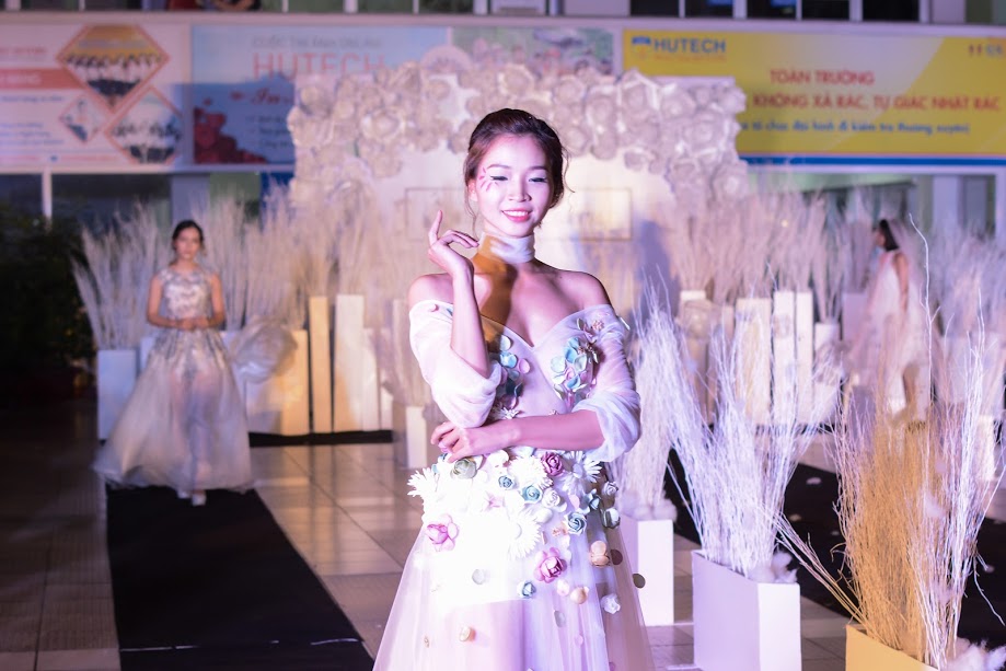 “Winter Wedding” – show trình diễn thời trang áo cưới chuyên nghiệp của sinh viên HUTECH 28
