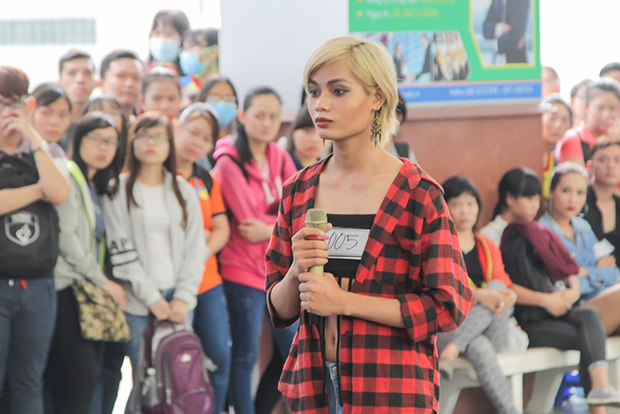 [VIDEO] Hơn 200 sinh viên tham gia “casting” vào CLB thời trang của NTK Hoàng Minh Hà 70