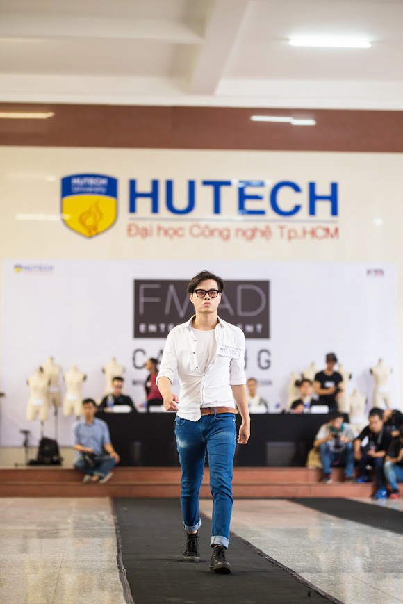 [VIDEO] Hơn 200 sinh viên tham gia “casting” vào CLB thời trang của NTK Hoàng Minh Hà 79