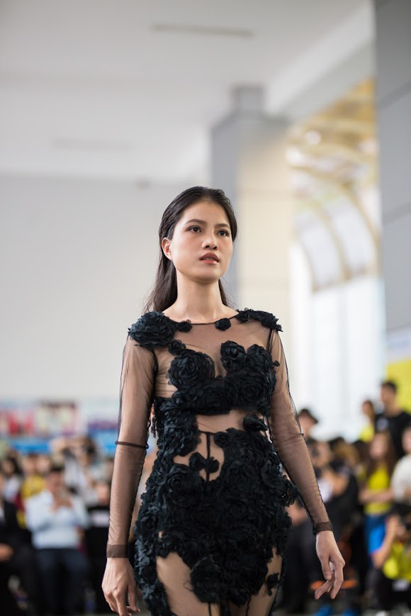 [VIDEO] Hơn 200 sinh viên tham gia “casting” vào CLB thời trang của NTK Hoàng Minh Hà 81