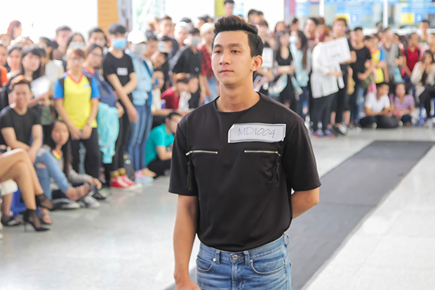 [VIDEO] Hơn 200 sinh viên tham gia “casting” vào CLB thời trang của NTK Hoàng Minh Hà 8
