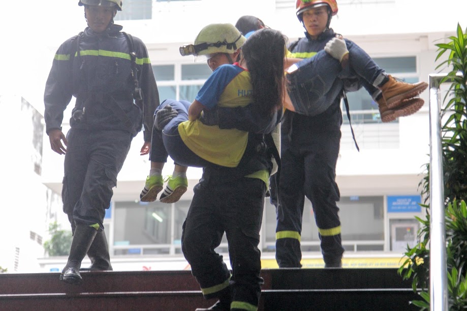 HUTECH tổ chức diễn tập phương án phòng cháy chữa cháy và cứu nạn - cứu hộ 53