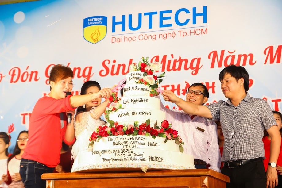 CLB Thanh nhạc HUTECH chiếm sóng Lễ kỷ niệm 1 năm thành lập Trung tâm Văn hóa Nghệ thuật 33
