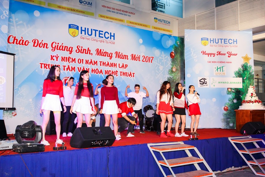 CLB Thanh nhạc HUTECH chiếm sóng Lễ kỷ niệm 1 năm thành lập Trung tâm Văn hóa Nghệ thuật 49