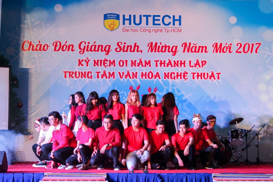 CLB Thanh nhạc HUTECH chiếm sóng Lễ kỷ niệm 1 năm thành lập Trung tâm Văn hóa Nghệ thuật 53