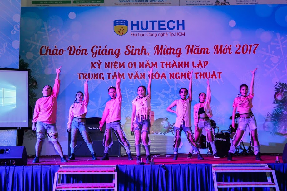 CLB Thanh nhạc HUTECH chiếm sóng Lễ kỷ niệm 1 năm thành lập Trung tâm Văn hóa Nghệ thuật 111