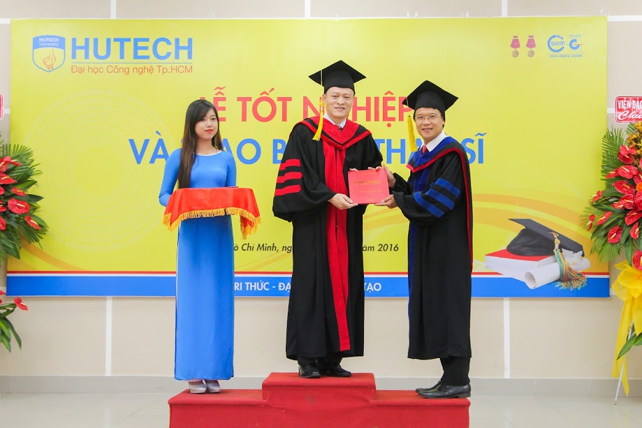 188 Master’s degree students receive their diplomas from HUTECH 122