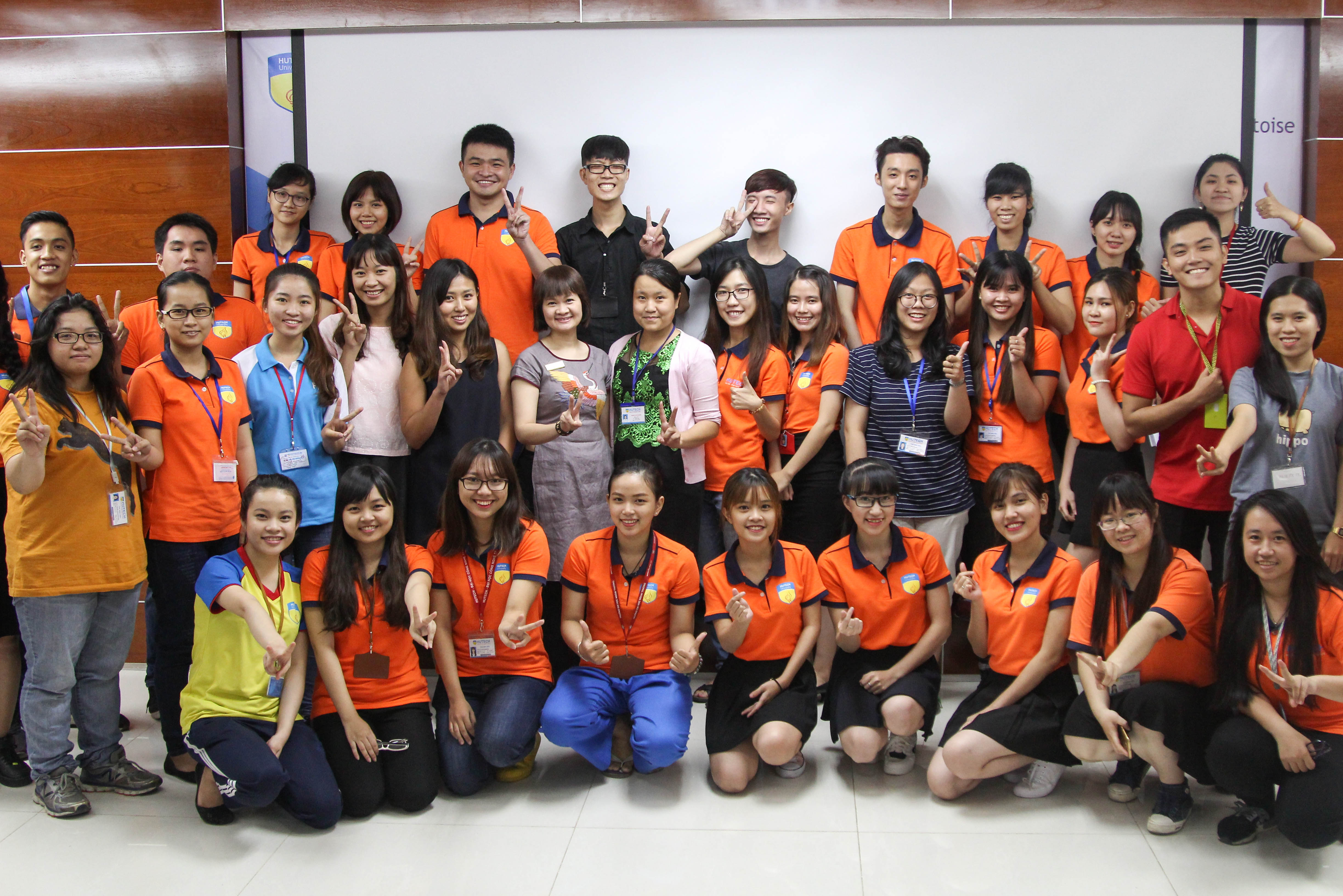 Nghiên cứu sinh Nhật Bản khám phá văn hóa Việt Nam cùng sinh viên HUTECH