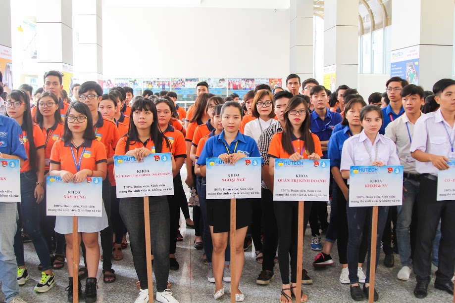 Đoàn Thanh niên - Hội Sinh viên kêu gọi sinh viên toàn trường đeo bảng tên và không xả rác 84