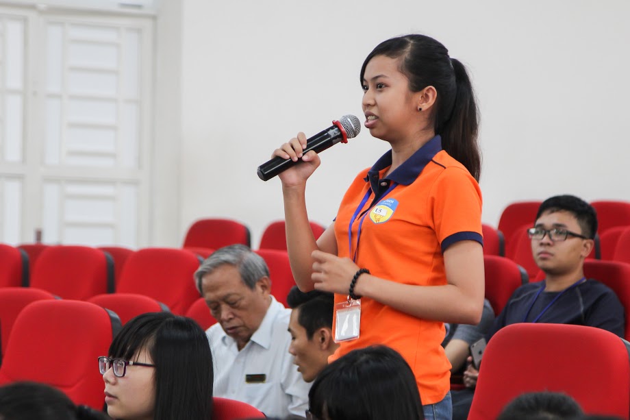 Khoa QTDL-NH-KS, KT-MT, KHXH&NV, Dược, Luật và CNSH-TP-MT khen thưởng sinh viên tiêu biểu 40