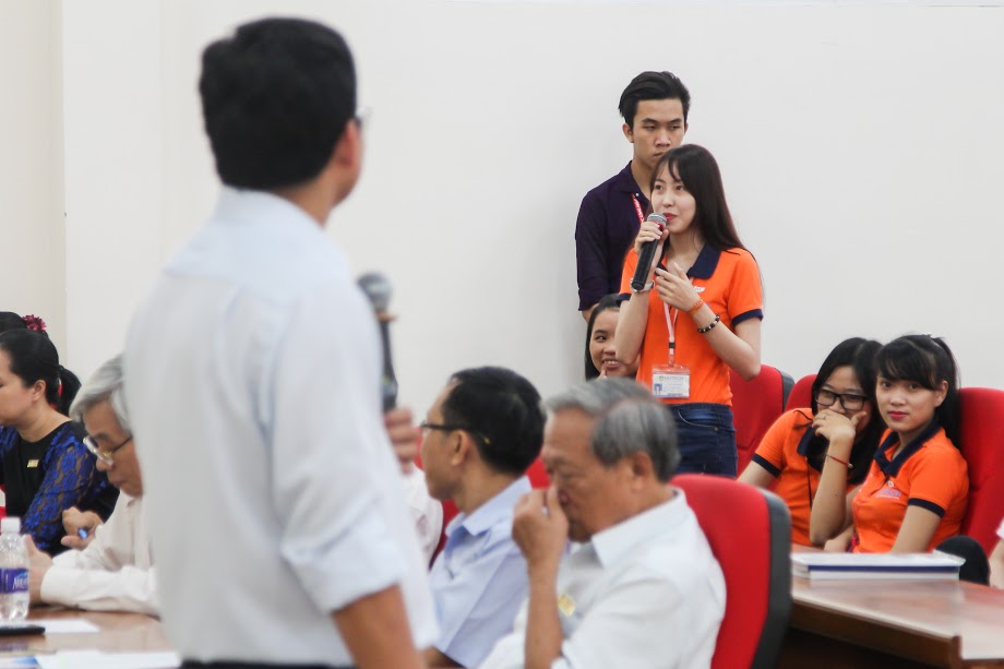 Khoa QTDL-NH-KS, KT-MT, KHXH&NV, Dược, Luật và CNSH-TP-MT khen thưởng sinh viên tiêu biểu 44