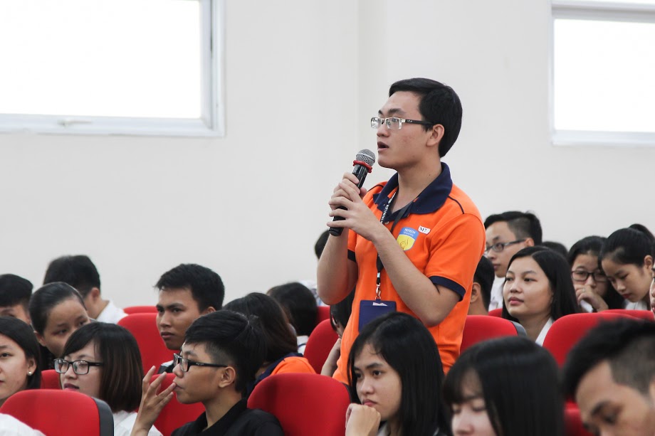 Khoa QTDL-NH-KS, KT-MT, KHXH&NV, Dược, Luật và CNSH-TP-MT khen thưởng sinh viên tiêu biểu 42