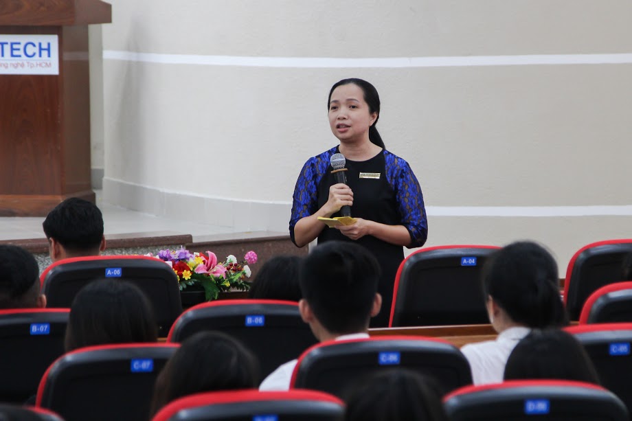 Khoa QTDL-NH-KS, KT-MT, KHXH&NV, Dược, Luật và CNSH-TP-MT khen thưởng sinh viên tiêu biểu 69