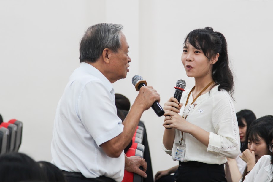 Khoa QTDL-NH-KS, KT-MT, KHXH&NV, Dược, Luật và CNSH-TP-MT khen thưởng sinh viên tiêu biểu 25