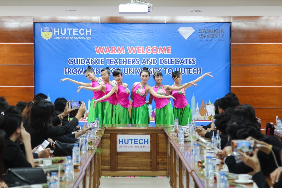 Đoàn Giảng viên Thái Lan thăm và giao lưu cùng sinh viên HUTECH 33