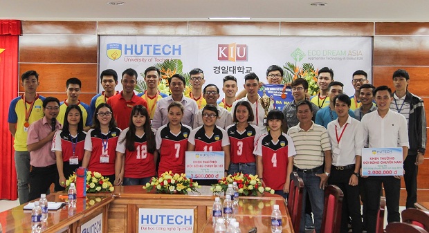 HUTECH khen thưởng đội tuyển đạt thành tích cao tại các giải thể thao toàn thành