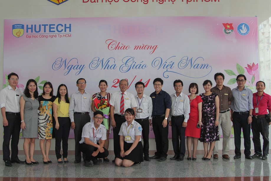 Sinh viên HUTECH tưng bừng tổ chức chuỗi hoạt động tri ân Thầy Cô 9