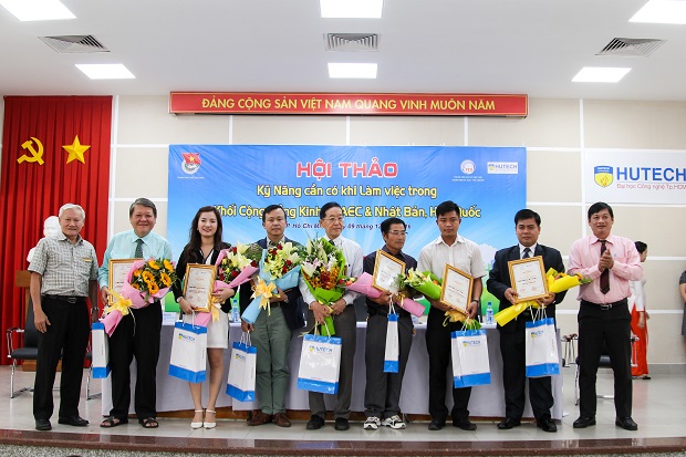 HUTECH và YES Center tổ chức hội thảo về  kỹ năng khi làm việc tại nước ngoài