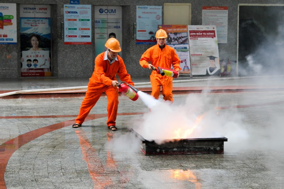 HUTECH tổ chức diễn tập phương án phòng cháy chữa cháy và cứu nạn - cứu hộ 45