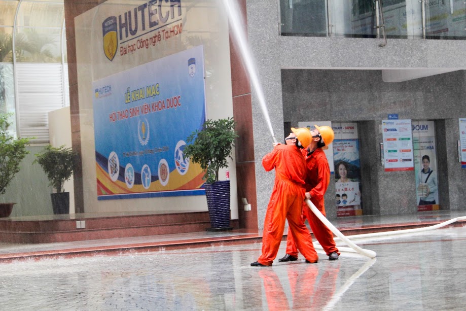 HUTECH tổ chức diễn tập phương án phòng cháy chữa cháy và cứu nạn - cứu hộ 49