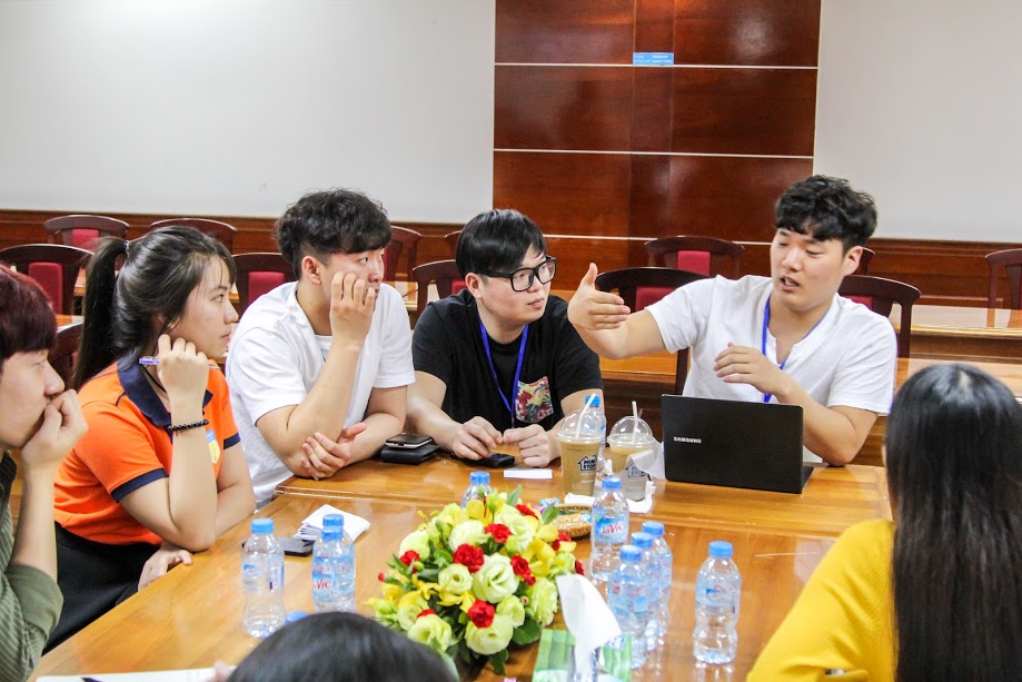 Sinh viên Hàn Quốc tham dự “Global Student Startup Springboard” tại HUTECH 53