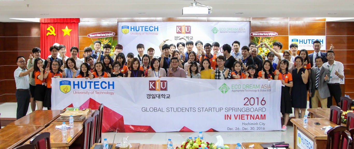 Sinh viên Hàn Quốc tham dự “Global Student Startup Springboard” tại HUTECH 111