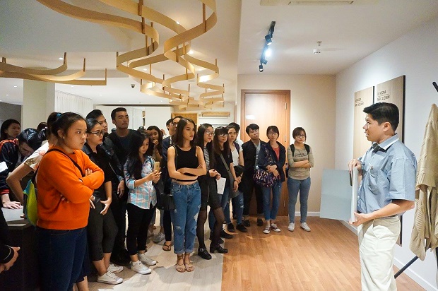 Sinh viên Thiết kế nội thất HUTECH trải nghiệm thực tế tại các Showroom nội thất 24