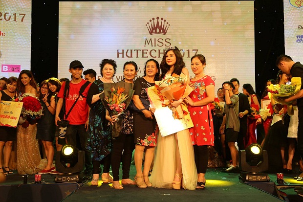 Tường thuật trực tiếp: Tưng bừng Chung kết “Miss HUTECH 2017” 28