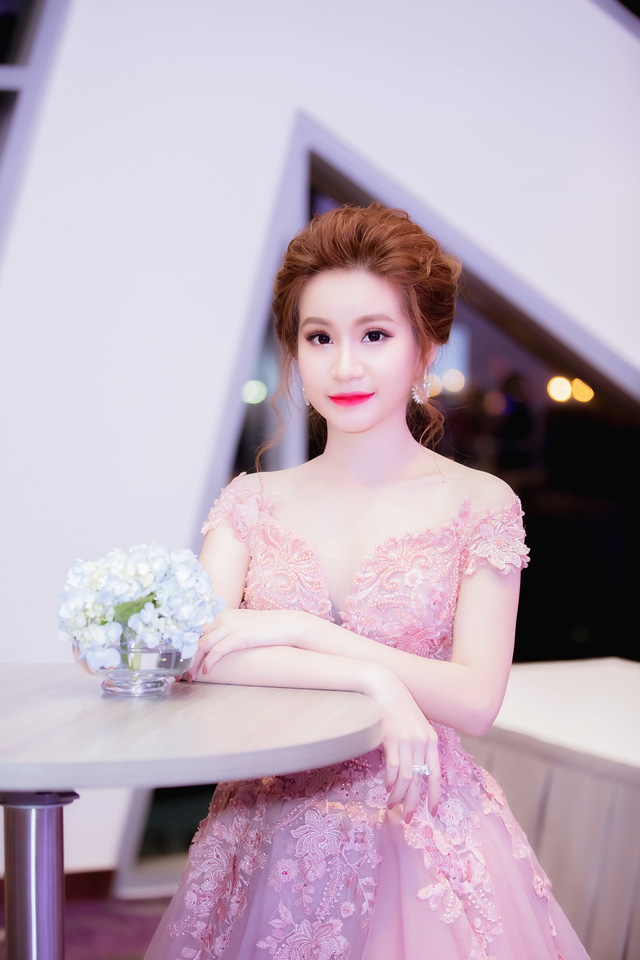 Nhà báo Trác Thúy Miêu và siêu mẫu Xuân Lan sẽ ngồi ghế nóng “Miss HUTECH 2017” 82